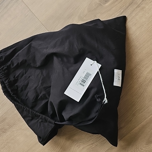 Skin Whitely Plush Slide in Black Size Small 35-37 - Picture 3 of 6